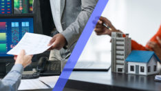 الاستثمار في العقارات مقابل الأسواق المالية: مقارنة شاملة